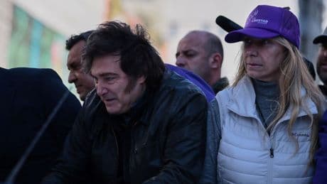 Arjantin Devlet Başkanı Javier Milei'ye taşlı saldırı