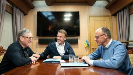 Ukraine-Krieg: Merz, Macron und Starmer auf dem Weg nach Kiew