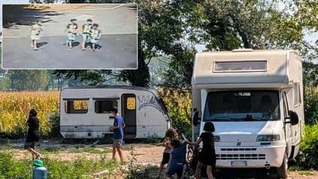 Cecilia De Astis, cosa sappiamo sui bambini che l'hanno investita: dalle magliette alle roulotte. «A 12-13 anni qui guidano già tutti»