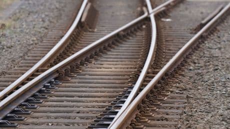 Oberbayern: Lokführer findet Leiche neben den Gleisen