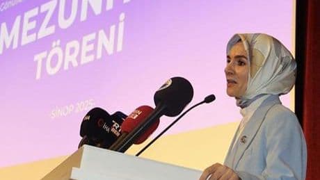 Bakan Göktaş Sinop’ta 3. Yaş Üniversitesi’nin mezuniyet törenine katıldı