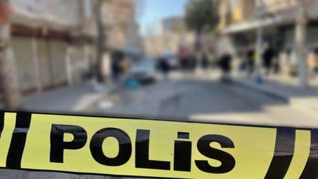 Yüzleri maskeli kişiler çocuk parkında silahlı saldırı düzenledi: 1 ölü 3 yaralı