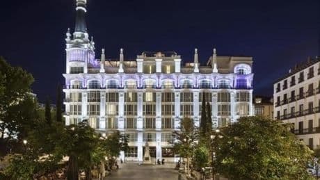 Meliá deja de operar el emblemático hotel Reina Victoria de Madrid tras dos décadas y su dueño busca nuevo gestor