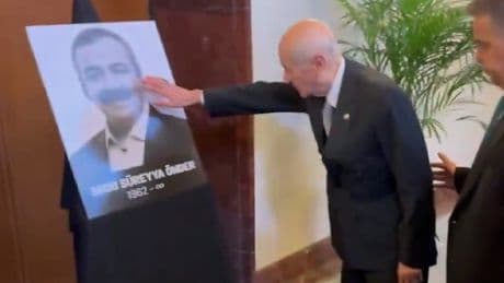 Sırrı Süreyya Önder için TBMM'de anma: Devlet Bahçeli Önder'in fotoğrafını sevdi