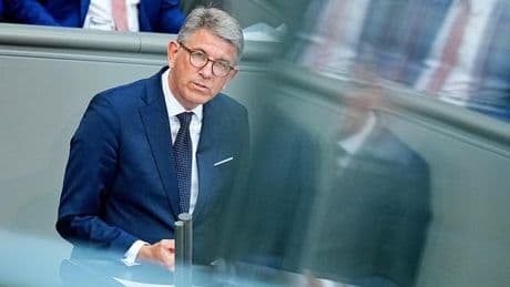 Digitalsteuer: Weimer kündigt Zehn-Prozent-Abgabe für Internetkonzerne an