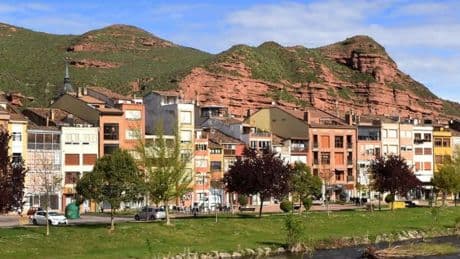 La encantadora villa de La Rioja rodeada de montañas que está a tres horas de Madrid y es perfecta para hacer turismo rural