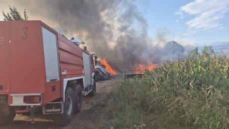 Tokat'ta kumaş deposunda yangın çıktı