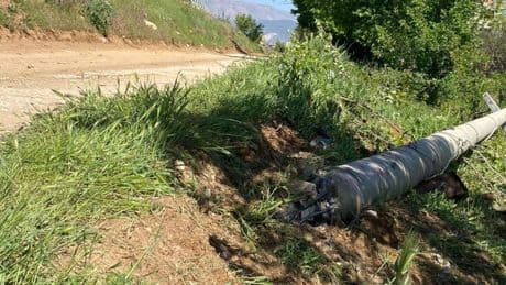 Otomobil elektrik direğine çarptı! Feci kazada 2 kişi hayatını kaybetti