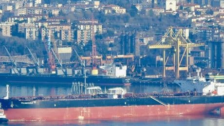 Il disastro delle petroliere ombra legate alla Russia: l’ultima esplode al largo della Libia