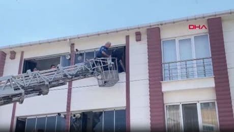 Tekirdağ'da eşiyle kavga eden erkek, 4 aylık bebeğini camdan aşağı atmaya kalkıştı