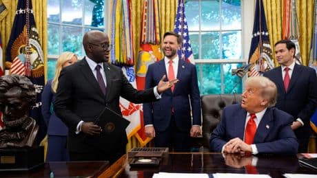 États-Unis : sept migrants expulsés sont arrivés au Rwanda dans le cadre d’un accord