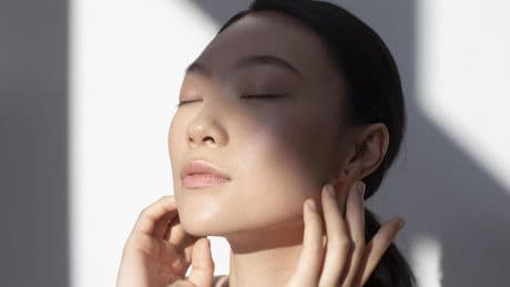 Karla Pires, farmacéutica: “Esta planta asiática reservada para reyes es igual de potente que el retinol; deja una piel más luminosa, con mejor tono y más firme”
