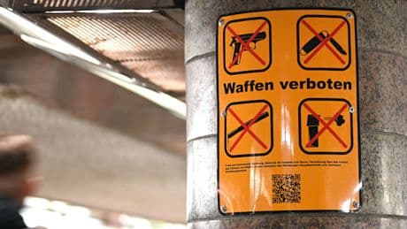 Waffenverbot an Hamburger Bahnhöfen wird verlängert – Gefahr weiter „wahrnehmbar“