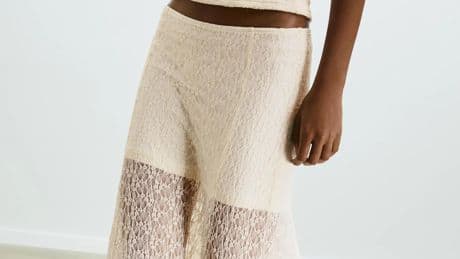 Faldas largas de Stradivarius elegantes y cómodas para lucir perfecta en noches de verano