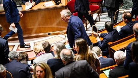 En direct, chute du gouvernement Bayrou : posez vos questions à Françoise Fressoz, éditorialiste au « Monde »
