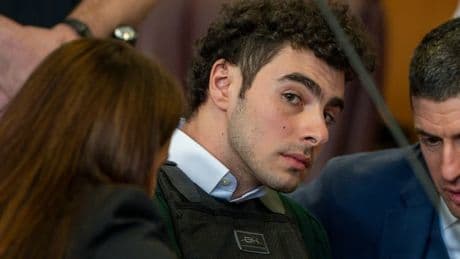 États-Unis: la peine de mort requise contre Luigi Mangione par les procureurs fédéraux