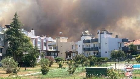 Çanakkale'de bir yangın daha: Yurttaşlar gemilerle tahliye edildi, 47 kişi hastaneye kaldırıldı