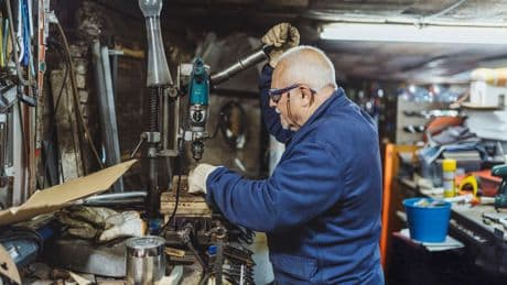 Pro und Contra: Sollte es einen Pflichtdienst für Senioren geben?