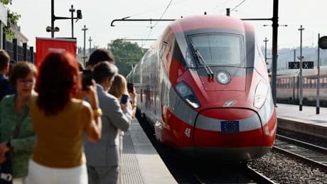 «C’est moins cher que la SNCF et le service est top» : dans le premier Paris-Marseille de Trenitalia, des voyageurs conquis