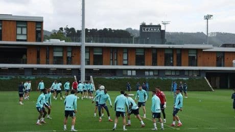 El Athletic incluye a otro central del filial en una lista de la Champions sin Izeta