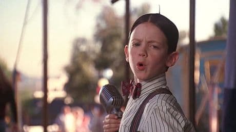 Bug Hall, Alfalfa en &#039;Una pandilla de pillos&#039;: &quot;Mi hijo es mi heredero, mis hijas son lavaplatos&quot;