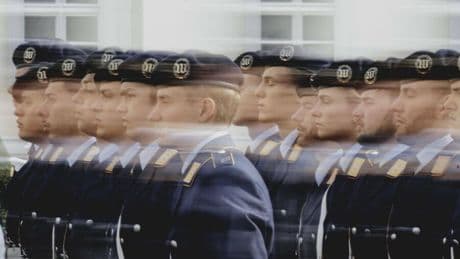 Wehrpflicht: Frieden schaffen doch mit Waffen?
