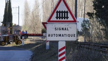 Collision entre un TER et un car scolaire en 2023: le rapport d'enquête pointe la maîtrise insuffisante du français du conducteur portugais