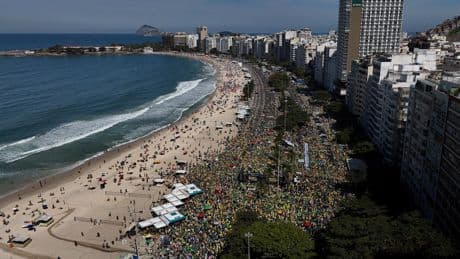 Brésil: un juge ordonne l’assignation à résidence de l’ex-président Bolsonaro
