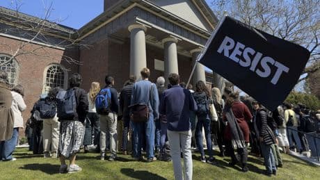 La Administración Trump congela todas las nuevas subvenciones a la Universidad de Harvard