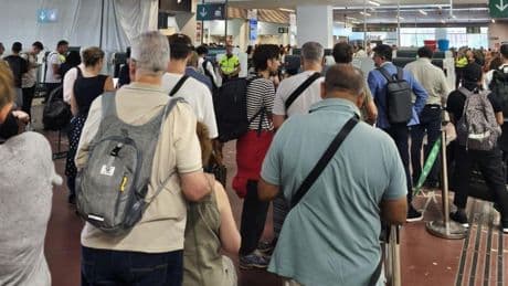 Un descarrilamiento provoca la falta de electricidad y el caos en Chamartín: no entra ni sale ningún tren