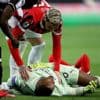 Football : premiers examens rassurants pour Mike Maignan, sorti sur civière avec l'AC Milan après un violent choc à la tête