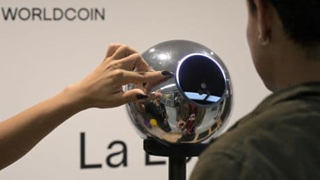 «Inutile, inefficace et dangereux»... Qu’est-ce que «Worldcoin», le projet de cryptomonnaie controversé du fondateur d’OpenAI ?
