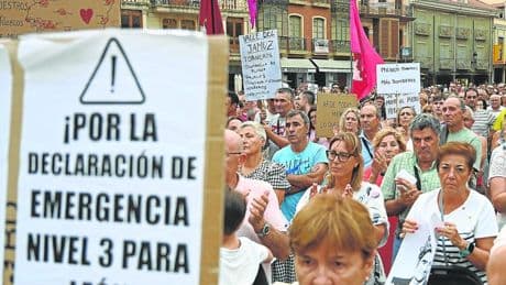 La política incendia un país polarizado: crece el hartazgo social ante la fractura entre el PSOE y el PP