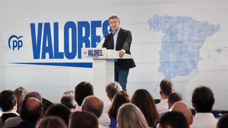 Feijóo promete un "rearme moral" y un "proyecto nacional" en su primer acto de la campaña sin rivales para liderar el PP
