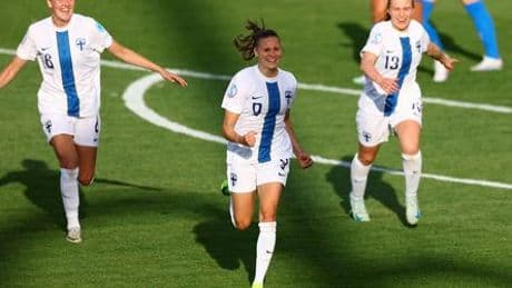 Fußball-EM 2025: Finnland gewinnt überraschend Auftakt gegen Island