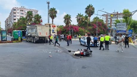 Kamyonla çarpışan motosikletteki 1 kişi öldü, 1 kişi yaralandı