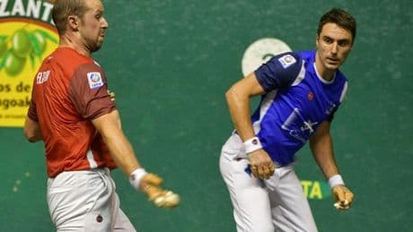 Peio Etxeberria vence a Elordi y pasa a cuartos del Cuatro y Medio de San Fermín