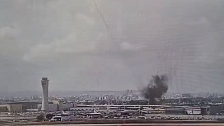 Huthis schießen aus dem Jemen: Videoaufnahmen zeigen Raketeneinschlag am Flughafen Tel Aviv