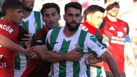 El Mirandés gana sobre la bocina en Córdoba y se asegura el playoff