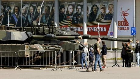 Russia, industria bellica e bonus per chi si arruola nell'esercito: così l'economia di guerra ha creato un nuovo ceto medio in Russia