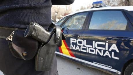 Violento atraco en Carabanchel: una pandilla raja la cara a un joven para robarle su móvil y dinero en plena calle
