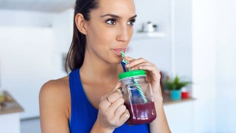 La mejor bebida con antioxidantes para regenerar tu cuerpo y dormir como un bebé