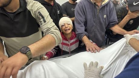 Un ex primer ministro de Israel acusa a Netanyahu de cometer crímenes de guerra en Gaza