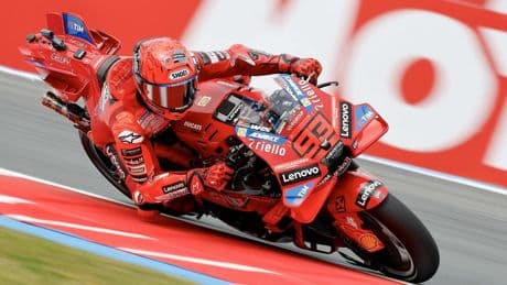 Marc Márquez se inviste intocable en la Catedral de Assen