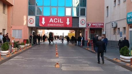 Batman’da 40 öğrenci kantinde yedikleri tavuk dönerden zehirlendi