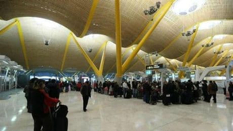Aena señala al Ayuntamiento de Madrid como responsable de los sinhogar de Barajas