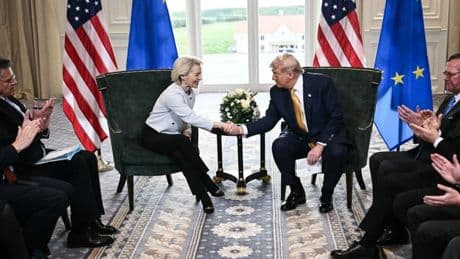 "L'UE a été moins efficace que le Japon et le Royaume-Uni": toute la presse européenne tire à boulets rouges sur l'accord avec Trump (sauf en Irlande)