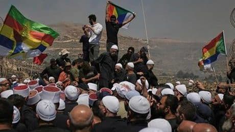 DÜRZİLER KİM? SURİYE'DEKİ VARLIKLARI, NÜFUSLARI, İNANIŞLARI, SAYILARI, BAYRAKLARI HAKKINDA BİLİNENLER