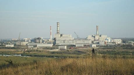Droni su Kursk, la guerra arriva alla centrale nucleare russa (e Putin si scopre vulnerabile nel Baltico)
