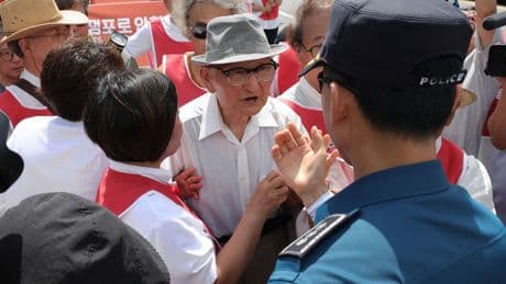 Zuid-Koreaanse grenswacht verspert hoogbejaarde oud-soldaat toegang tot Noord-Korea